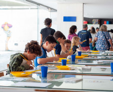 Museu Oscar Niemeyer (MON) - Atividades especiais no Dia das Crianças – No domingo (12), o Museu Oscar Niemeyer irá oferecer várias atividades em comemoração ao Dia da Criança. Haverá o ateliê de criação (colagem); a oficina de movimento, desenho e narrativa; e a pintura de painel com canetinha