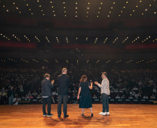 Entrega da reforma do telhado do Teatro Guaíra / parceria da AUDI - Apresentação de Ballet para 600 crianças de escolas públicas.