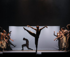 Balé Teatro Guaíra levanta a plateia e emociona no Festival de Dança de Londrina