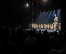 Balé Teatro Guaíra levanta a plateia e emociona no Festival de Dança de Londrina