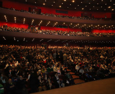 Ópera de Paris e Orquestra Sinfônica do Paraná emocionam Teatro Guaíra lotado
