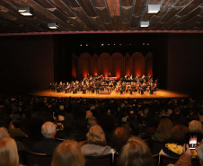 Ópera de Paris e Orquestra Sinfônica do Paraná emocionam Teatro Guaíra lotado