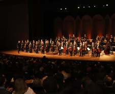 Ópera de Paris e Orquestra Sinfônica do Paraná emocionam Teatro Guaíra lotado