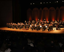 Ópera de Paris e Orquestra Sinfônica do Paraná emocionam Teatro Guaíra lotado