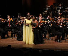 Ópera de Paris e Orquestra Sinfônica do Paraná emocionam Teatro Guaíra lotado