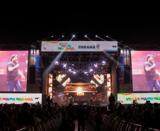 Show do Verão Maior Paraná da dupla César Menotti e Fabiano no Centro Eventos Marisol.
