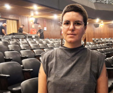 Balé Teatro Guaíra inspira novas gerações em apresentações em Ibiporã - Para a professora Patrícia Facina, que acompanhou a turma, a experiência foi além da arte. “É interessante para os alunos justamente por gerar neles sentimentos que não estão acostumados..