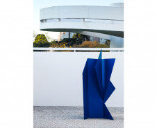 Museu Oscar Niemeyer realiza restauro em três obras de grandes dimensões - Escultura de Emanoel Araújo