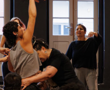 Com apoio do Estado, artistas encerram programa de formação cênica com apresentações gratuitas na Alfaiataria