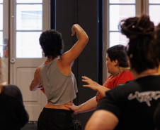 Com apoio do Estado, artistas encerram programa de formação cênica com apresentações gratuitas na Alfaiataria