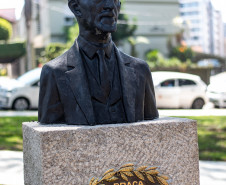 Arte a ceu aberto: mostra de Calderari será inaugurada no sábado na Praça Alfredo Andersen