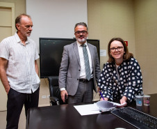 Estado firma acordo para retomada das obras do Museu de Arte Contemporânea do Paraná