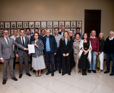 Estado firma acordo para retomada das obras do Museu de Arte Contemporânea do Paraná