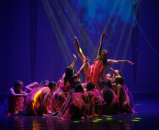 ALGO/RITMO, espetáculo da EDTG está de volta ao palco do Teatro Guaíra
