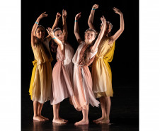 Centro Cultural Teatro Guaíra - Auditório Salvador de Ferrante (Guairinha) - Dhalika Escola de Dança – O Auditório Salvador de Ferrante (Guairinha) recebe neste domingo, dia 9, as alunas da Dhalika Escola de Dança para a apresentação da mostra anual do espaço.