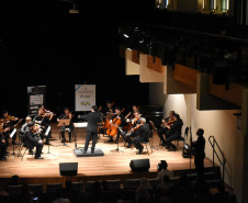 Centro Cultural Teatro Guaíra - Tributo ao Elvis Presley – No domingo, 16 de novembro, às 18h, o Auditório Bento Munhoz da Rocha Neto (Guairão) recebe o espetáculo “Tributo ao Elvis”.