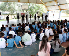 Escola de Dança Teatro Guaíra fez 11 apresentações em pátios de escolas públicas em 2025