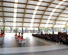 Escola de Dança Teatro Guaíra fez 11 apresentações em pátios de escolas públicas em 2025