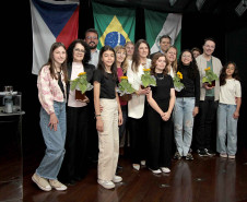 Alunos do Centro Juvenil de Artes Plásticas recebem certificação da República Tcheca