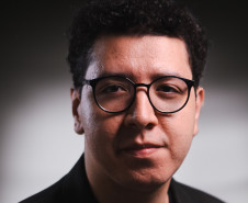 A Orquestra Sinfônica do Paraná realiza no próximo sábado (08), às 16h, no vão livre do Museu Oscar Niemeyer, o quinto concerto da série “OSP no Museu Oscar Niemeyer – Mostly Mozart”, com regência do maestro convidado Matheus Carneiro