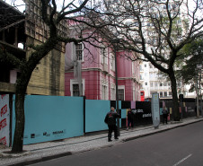 Estado firma acordo para retomada das obras do Museu de Arte Contemporânea do Paraná