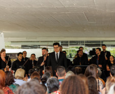 Penúltimo concerto da Orquestra Sinfônica do Paraná no vão do MON reuniu mais de mil pessoas.