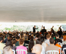 Penúltimo concerto da Orquestra Sinfônica do Paraná no vão do MON reuniu mais de mil pessoas.