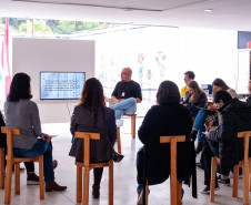 Museu Oscar Niemeyer promove laboratório de aquarela para professores no dia 26
