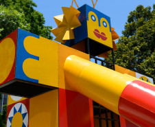 Com "Robô Interativo" e novas esculturas, MON apresenta obras inéditas na área externa