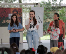 Escola de Dança Teatro Guaíra fez 11 apresentações em pátios de escolas públicas em 2025