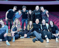 Curso gratuito do Teatro Guaíra forma 95 artistas de três regiões do Paraná