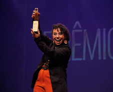 50 anos: entrega do Troféu Gralha Azul traz a diversidade do teatro paranaense