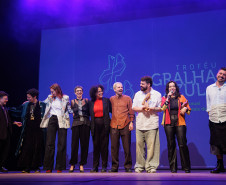 50 anos: entrega do Troféu Gralha Azul traz a diversidade do teatro paranaense