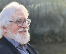 Museu Casa Alfredo Andersen recebe Luiz Caron para lançamento de livro de contos