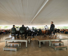 Série que celebrou Mozart e os 40 anos da OSP chega ao fim com concerto gratuito no vão-livre do MON neste sábado (6), às 16 horas. O encerramento da série contará com a participação do spalla Ricardo Molter, que assume a condução da orquestra nesta última apresentação, e do flautista Lucas Martins, solista convidado.