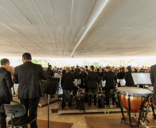 Série que celebrou Mozart e os 40 anos da OSP chega ao fim com concerto gratuito no vão-livre do MON neste sábado (6), às 16 horas. O encerramento da série contará com a participação do spalla Ricardo Molter, que assume a condução da orquestra nesta última apresentação, e do flautista Lucas Martins, solista convidado.