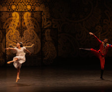 "O Quebra-Nozes": montagem do Guaíra emociona plateia lotada na primeira apresentação