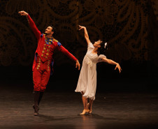 "O Quebra-Nozes": montagem do Guaíra emociona plateia lotada na primeira apresentação