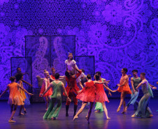 "O Quebra-Nozes": montagem do Guaíra emociona plateia lotada na primeira apresentação