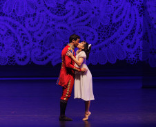 "O Quebra-Nozes": montagem do Guaíra emociona plateia lotada na primeira apresentação