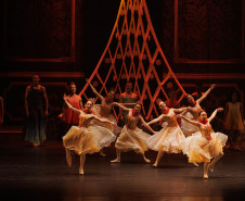 "O Quebra-Nozes": montagem do Guaíra emociona plateia lotada na primeira apresentação