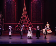 "O Quebra-Nozes": montagem do Guaíra emociona plateia lotada na primeira apresentação