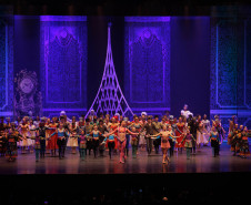 "O Quebra-Nozes": montagem do Guaíra emociona plateia lotada na primeira apresentação