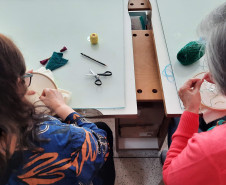 MON oferece oficina de bordado em dezembro inspirada na exposição “Através”