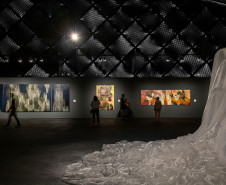 MON oferece oficina de bordado em dezembro inspirada na exposição “Através”