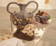 Exposição de cerâmica artística encerra temporada de mostras da Academia Alfredo Andersen