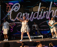 Palcos Sunset animam as praias de Caiobá e Guaratuba com rock e sertanejo