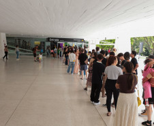 Primeira quarta-feira do ano é marcada por filas no Museu Oscar Niemeyer (MON), em Curitiba