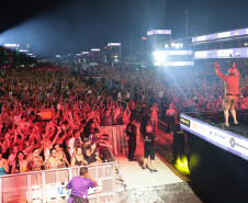 Com repertório variado, Banda da PMPR anima multidão antes do show do Roupa Nova