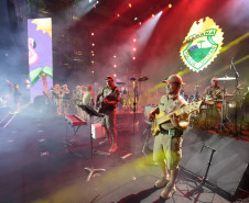 Com repertório variado, Banda da PMPR anima multidão antes do show do Roupa Nova